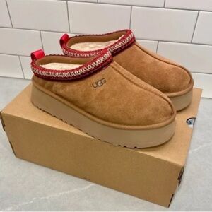 UGG Tan and Red Platform Shoes🍉🍉